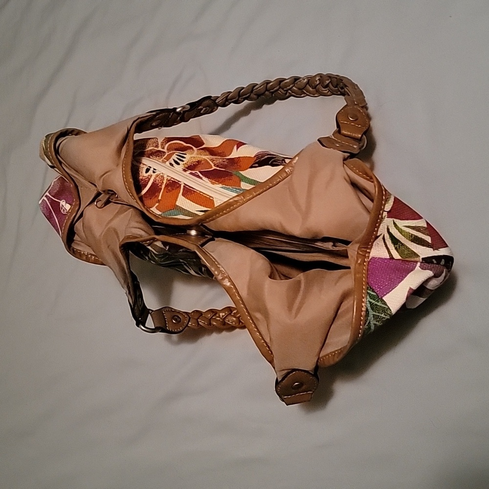 Relic Shoulder Bag - Picture 8 of 12